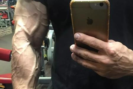 男生向我展示青筋是什么意思