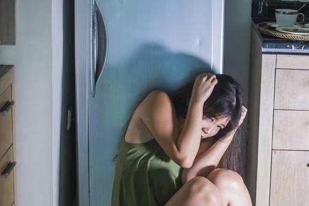 中年妇人晚上见男网友害怕吗