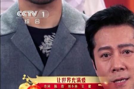 轻轻的捧着你的脸原唱