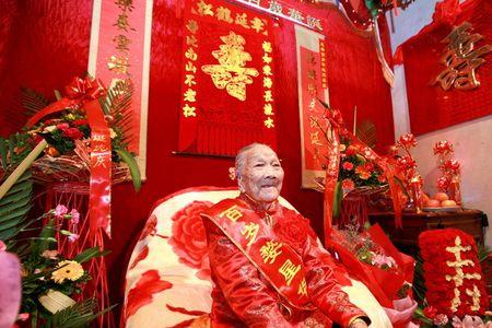 百岁老人宴家亲怎么请
