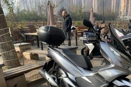 uhr150用的什么轮胎