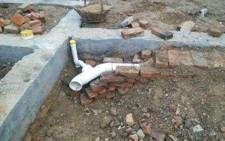 自建房一楼水电可以走地吗