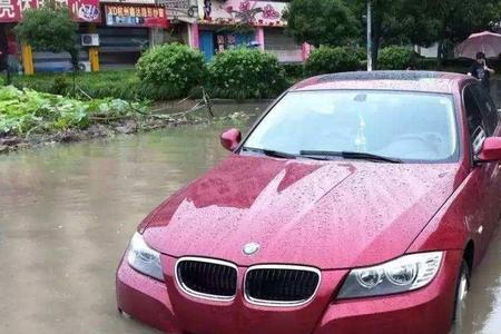 涉水和水泡是一个意思吗