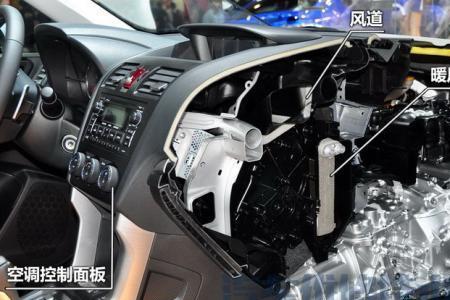 发动机热气从空调出风口冒出来