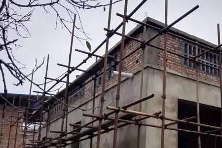 为什么楼房顶层多出一层框架