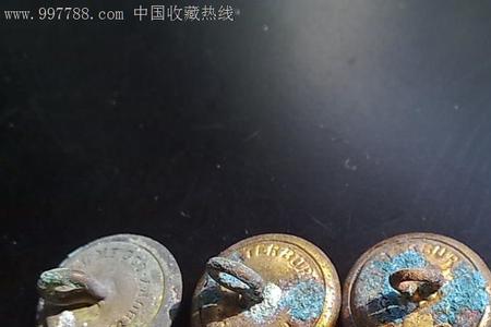 四颗扣子啥意思