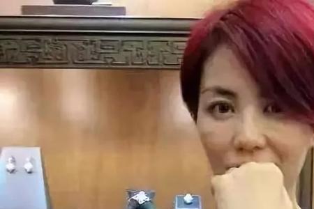 左右手可以同时戴金吗