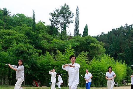 练剑什么意思