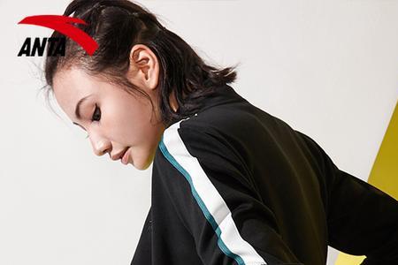 安踏冲锋衣女款质量