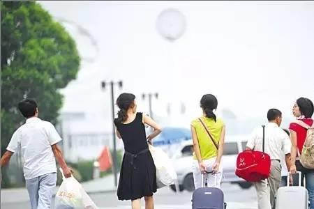 大一新生开学要不要穿新衣服