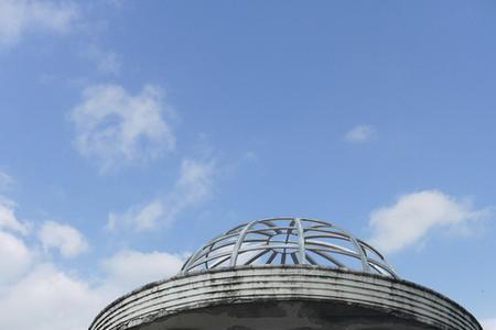 为什么半球形建筑是最坚固的