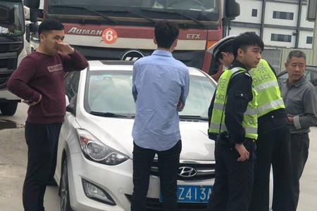 交通事故归谁方拍照
