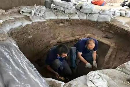 发现古墓应该怎么上报