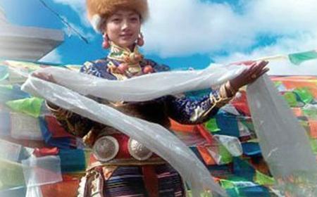 青海人献哈达喝多少酒