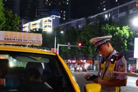 出租车为什么怕交警