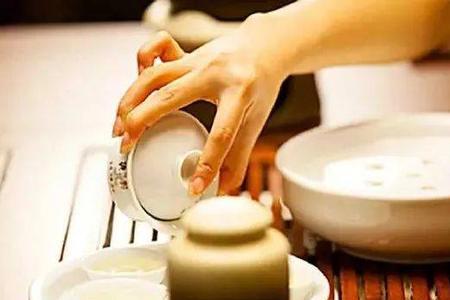 客人在喝茶我该如何幽默回复