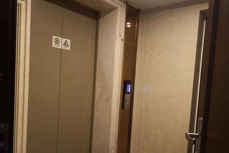 独立电梯间可以装门吗