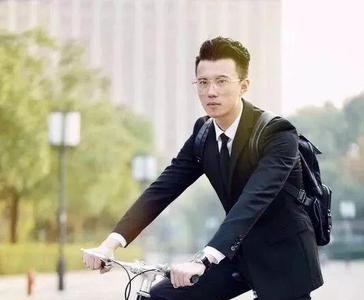 怎么夸别人穿制服的样子好看