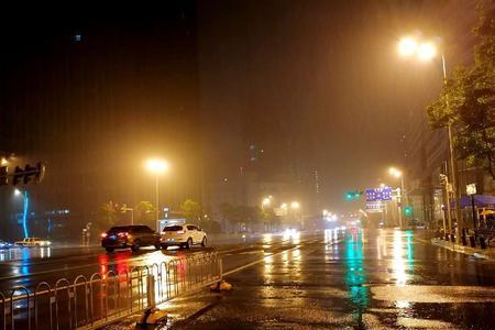 失落的雨夜原唱