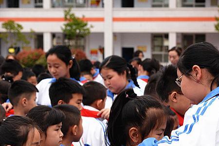 为什么小学戴红领巾要分批戴