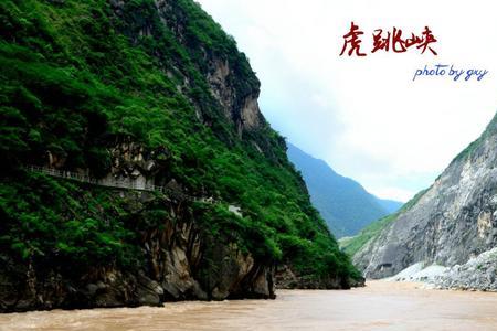 江流不转之精神,屹然独立之气魄