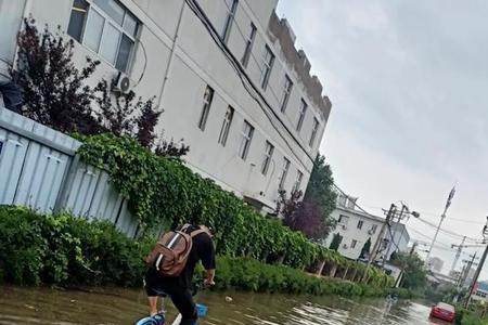 下大雨在家里往哪里跑