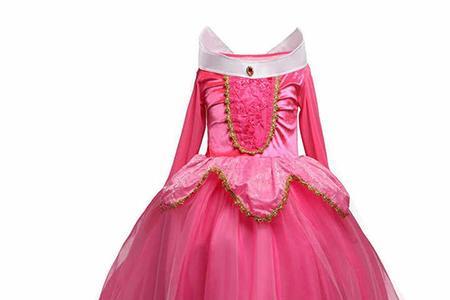 用dress up造三个句子