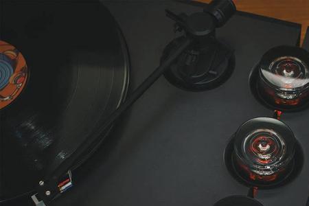 唱片机音质比音响好吗