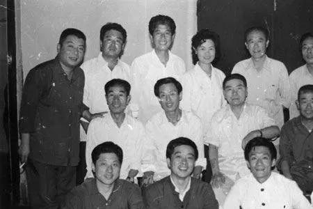 侯宝林和郭全宝谁辈分大地位高