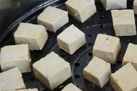 霉豆腐里面要放石灰水吗