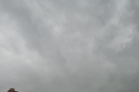 风雨欲来云脚低什么意思