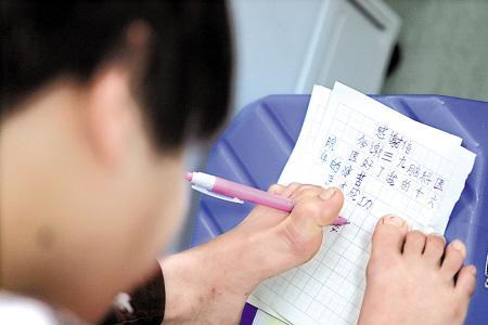一只手写字和两只手写字的区别