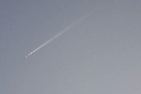 为啥飞机飞过去白线会消失