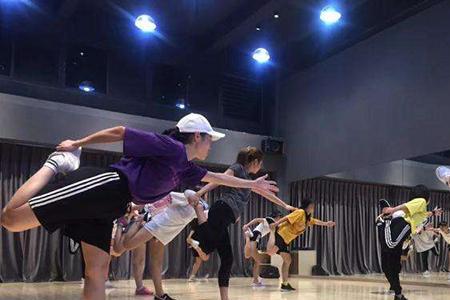 街舞学了三年也没学到什么