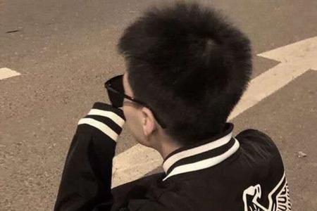 boy前面加什么形容词