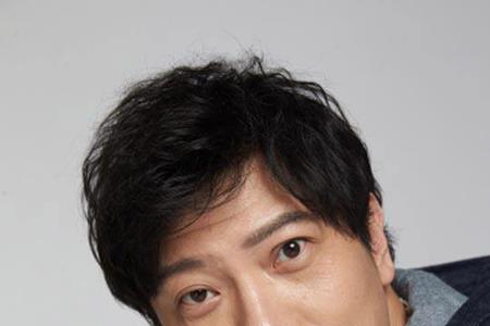 骄阳伴我编剧