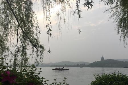 欲把杭州作汴京的意思