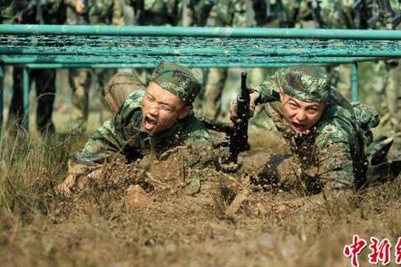 匍匐前进场地设置标准