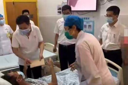 远方亲戚来做客讲话