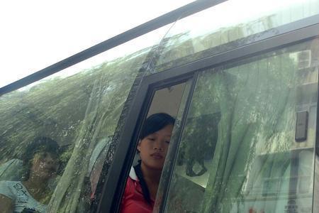女生选择坐大巴原因