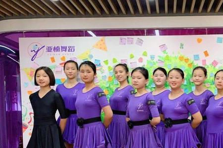 阳光宝贝之前跳过的舞是什么舞