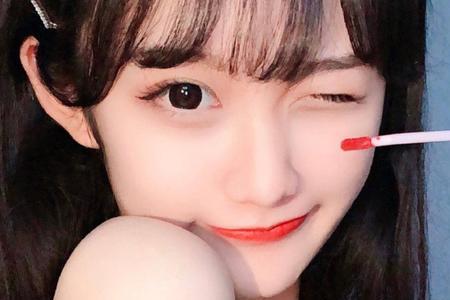 女孩说当个白月光吧是什么意思