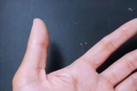 红笔写在手上一晚上会怎么