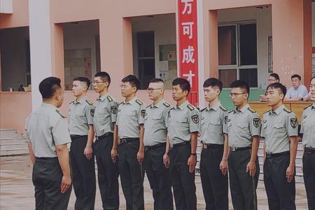 正步变齐步走口令怎么下