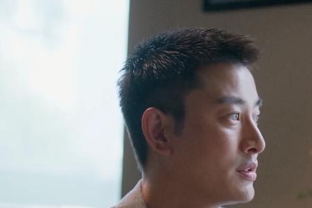 相逢时节简宏成戴的什么表