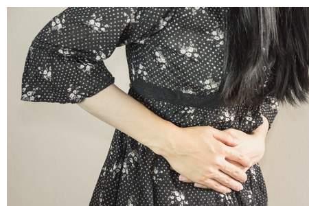 女生的小腹为什么比男生鼓