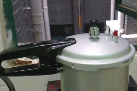 高压锅突然大量喷气是要炸了吗