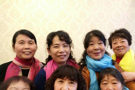 和姐妹们游玩的快乐词语