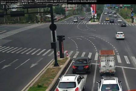 为啥小车压线却没被拍到