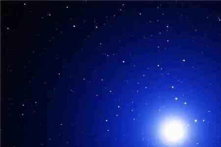 星星在夜空中闪烁拟人句